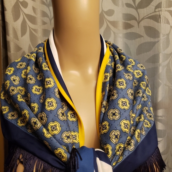 Reversible Scarf or Wrap - Picture 13 of 14